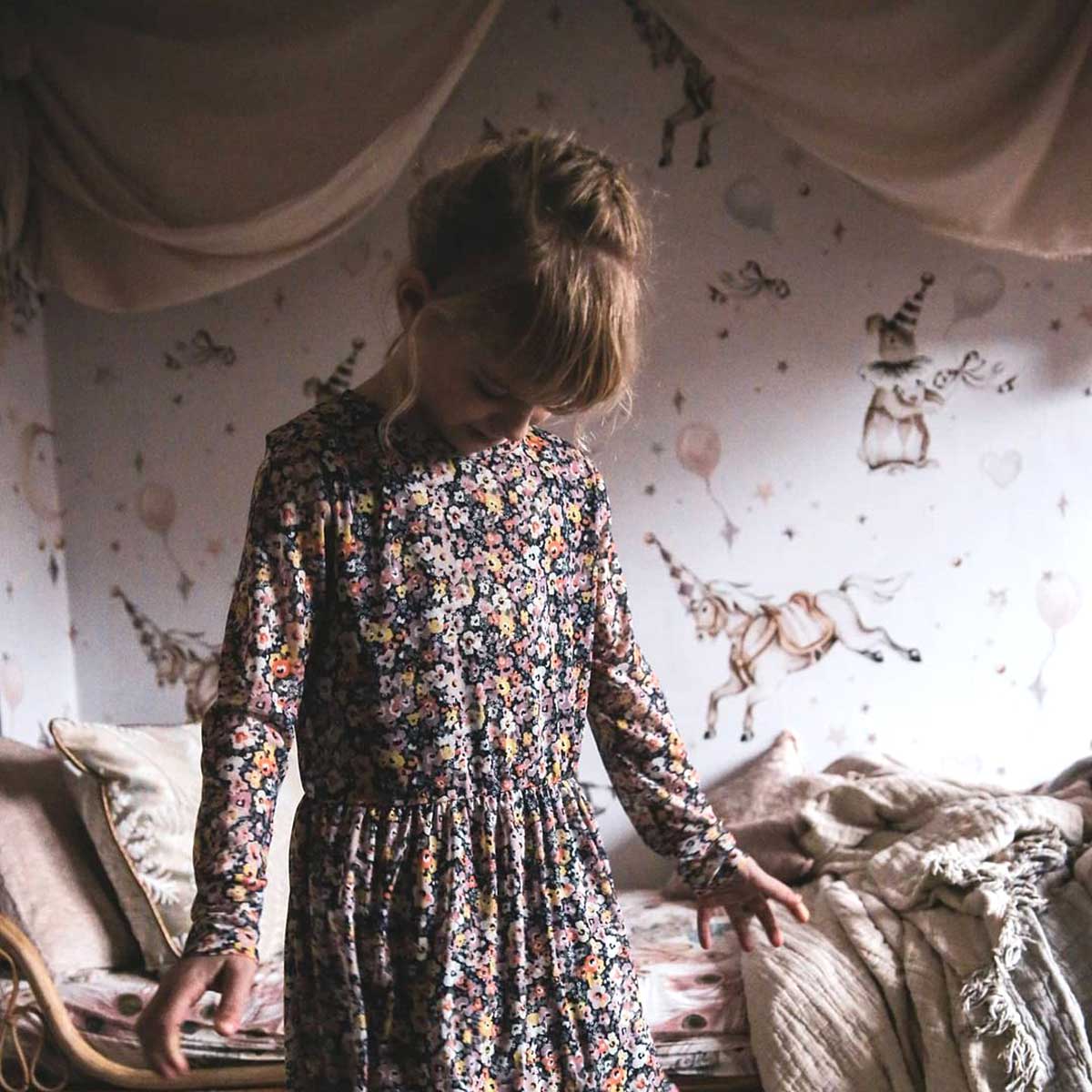 Wallpaper - Girl's Magic White / Toys from the Attic - Le Petit Marché Home Furniture