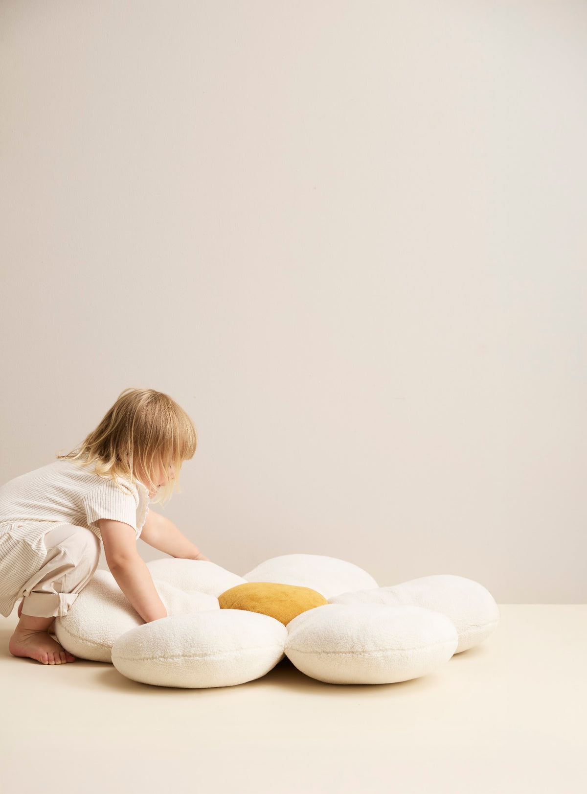Floor Cushion Flower - Lifestyle - LPM Home