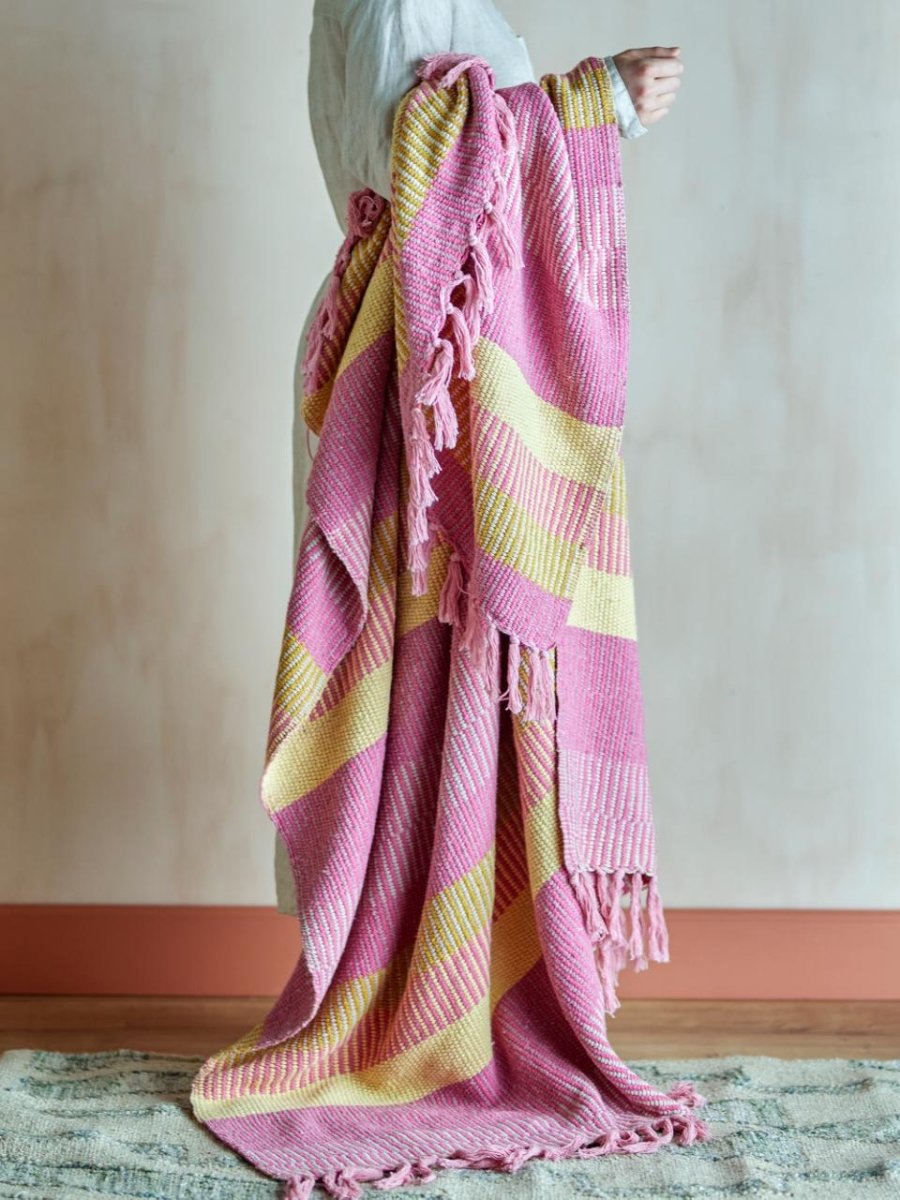 Throw Isnel, Pink, Recycled Cotton - Le Petit Marché Home Furniture