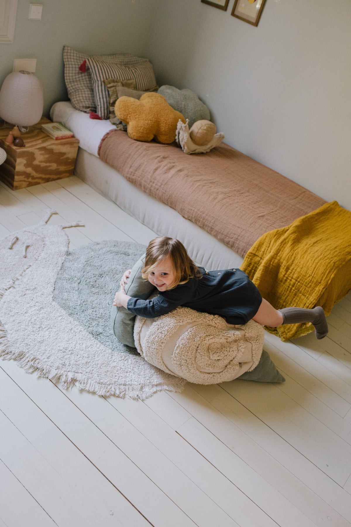 Washable Animal Rug Snail - Le Petit Marché Home Furniture