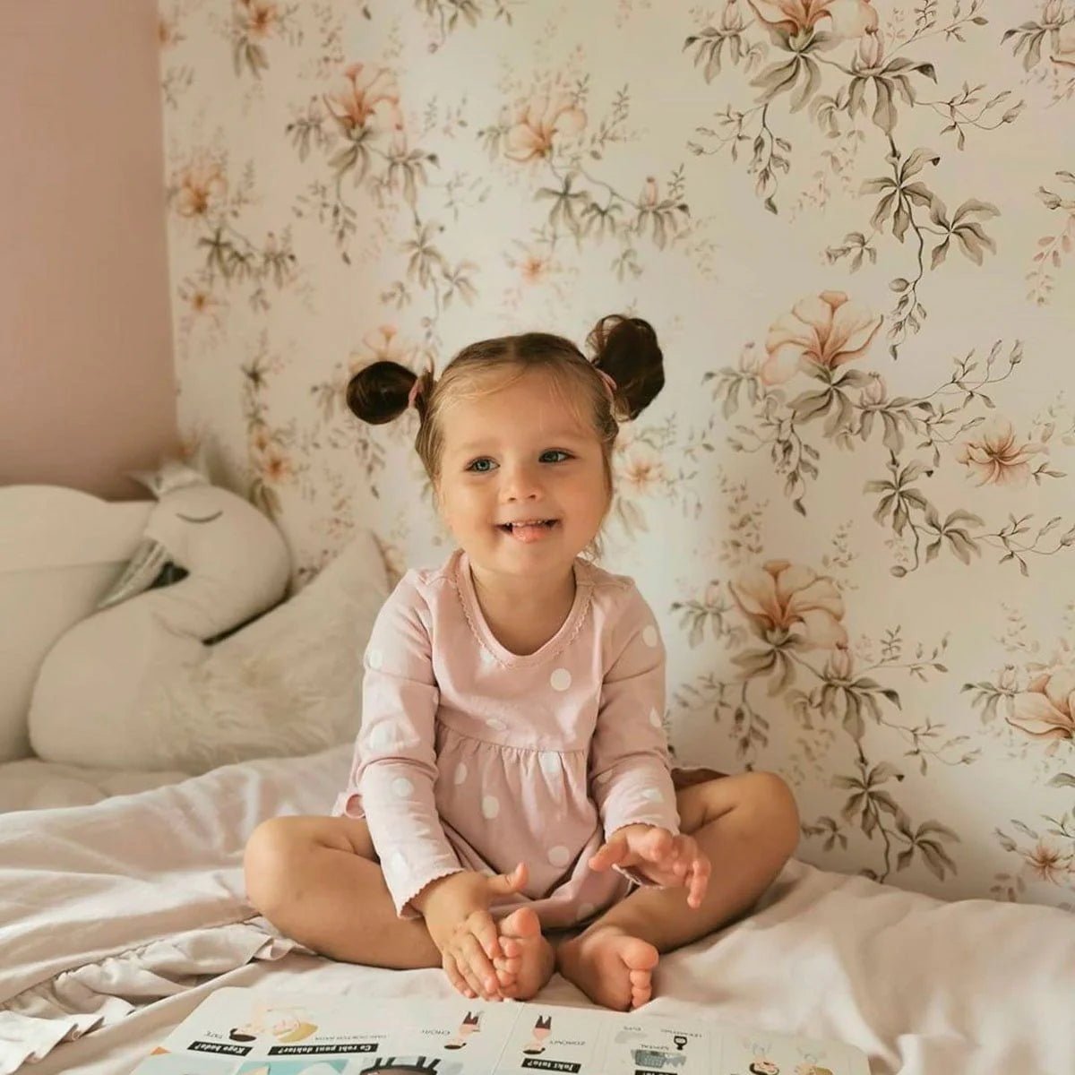 Wallpaper - Flowers Of Wilderness White - Le Petit Marché Home Furniture