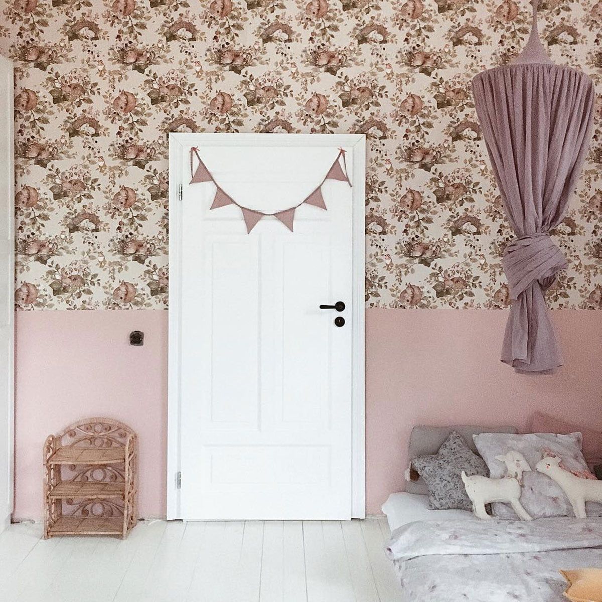Wallpaper - Little Sleepy Animals Light - Le Petit Marché Home Furniture