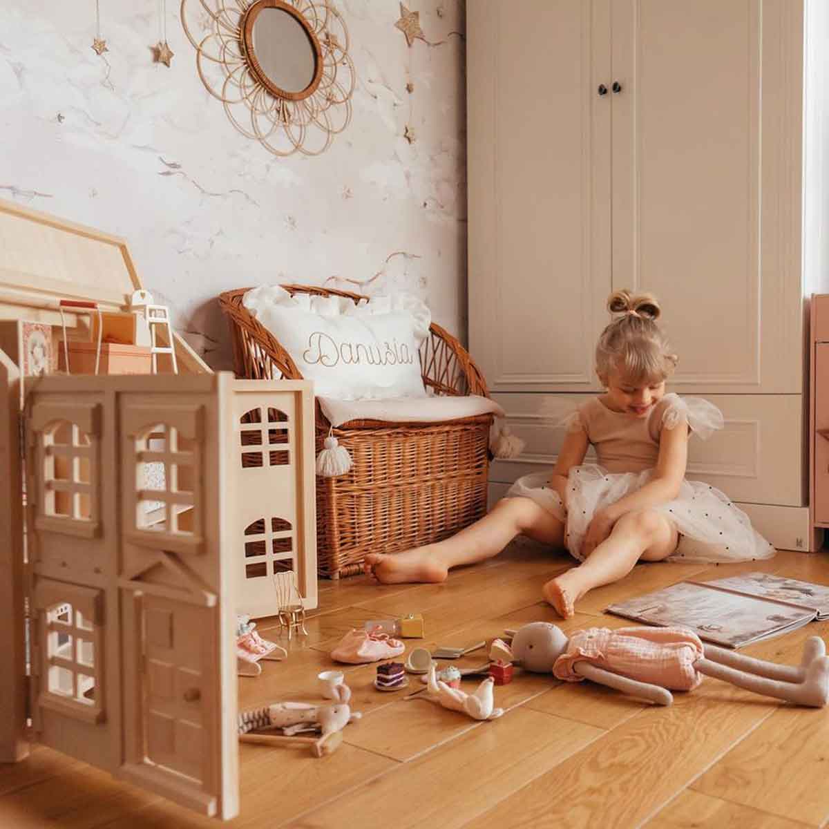 Wallpaper - Magic Swans Beige - Le Petit Marché Home Furniture